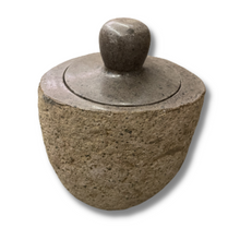 Charger l'image dans la galerie, Récipient en andesite