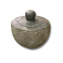 Charger l'image dans la galerie, Récipient en andesite